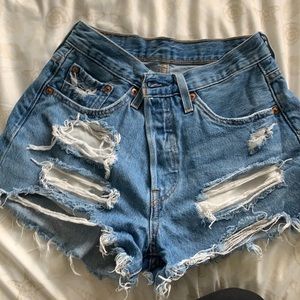 501 Levi’s shorts size 25